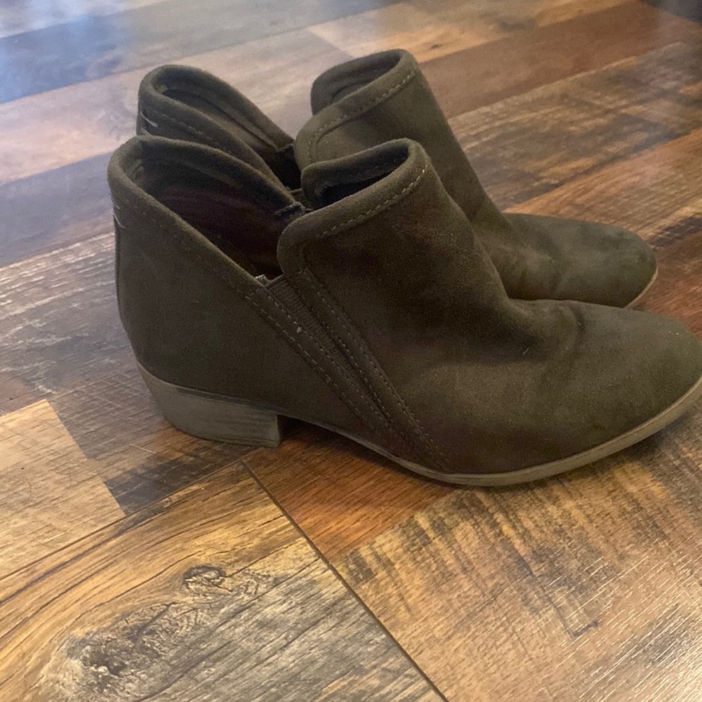 Like new Curfew Silvia booties size 6